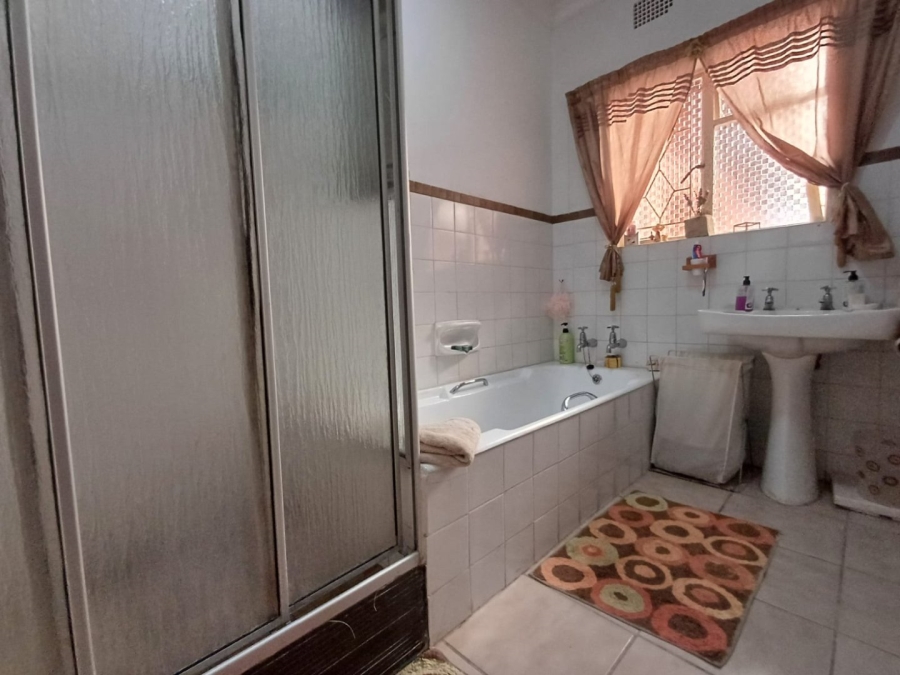 3 Bedroom Property for Sale in Flamwood North West